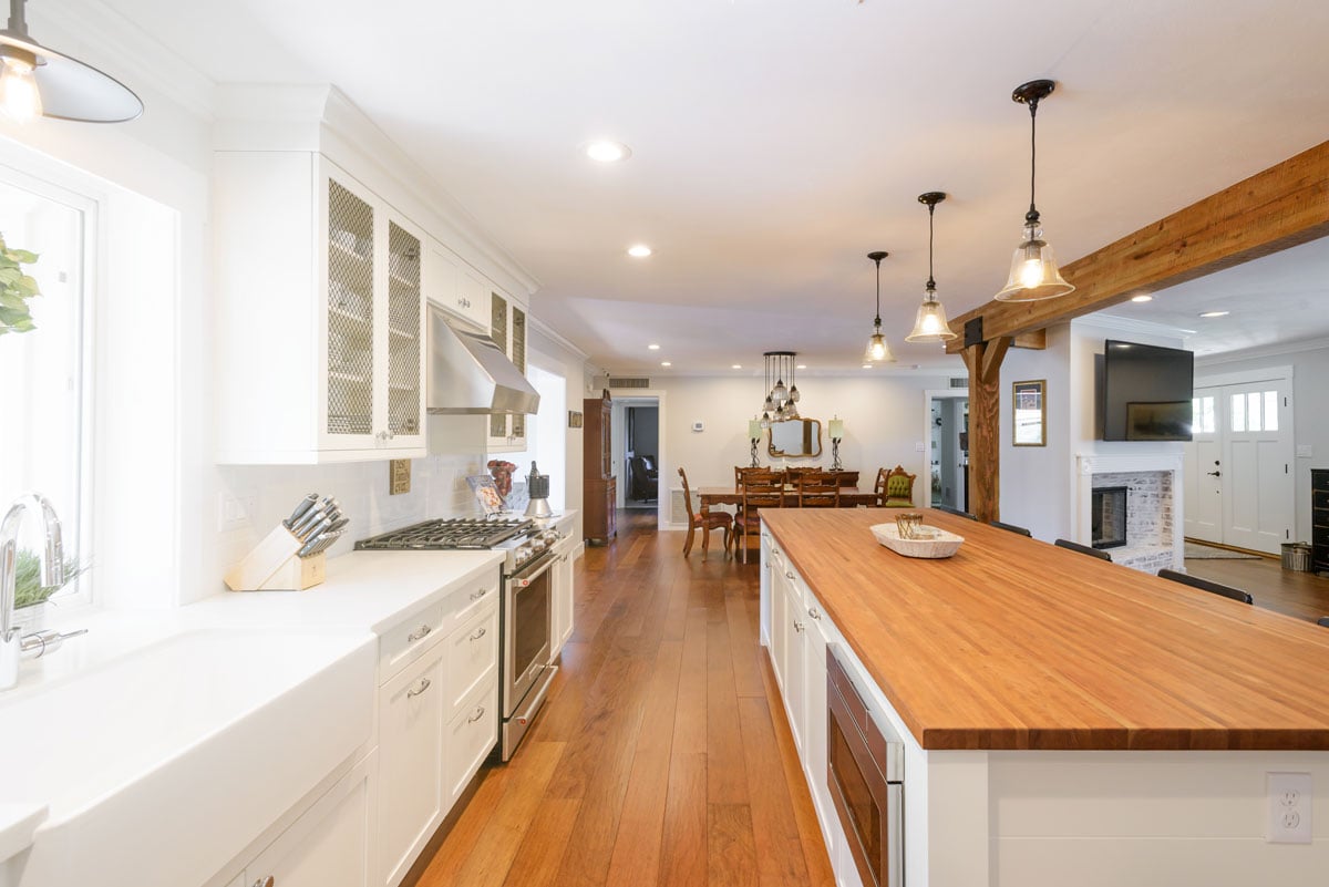 Central-Phoenix-Mordern-Farmhouse-Kitchen-White-Cabinetry-and-Range