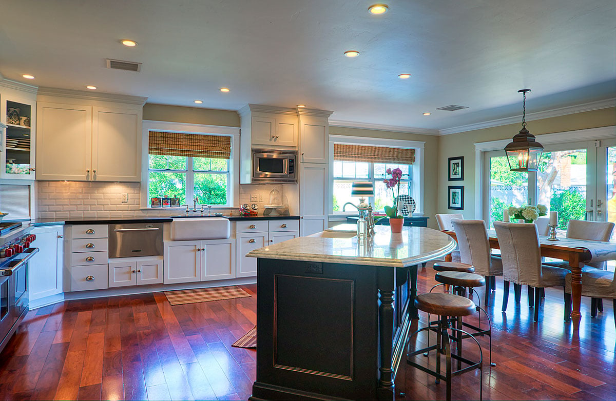 Central-Phoenix-Traditional-Kitchen-Side-of-Island