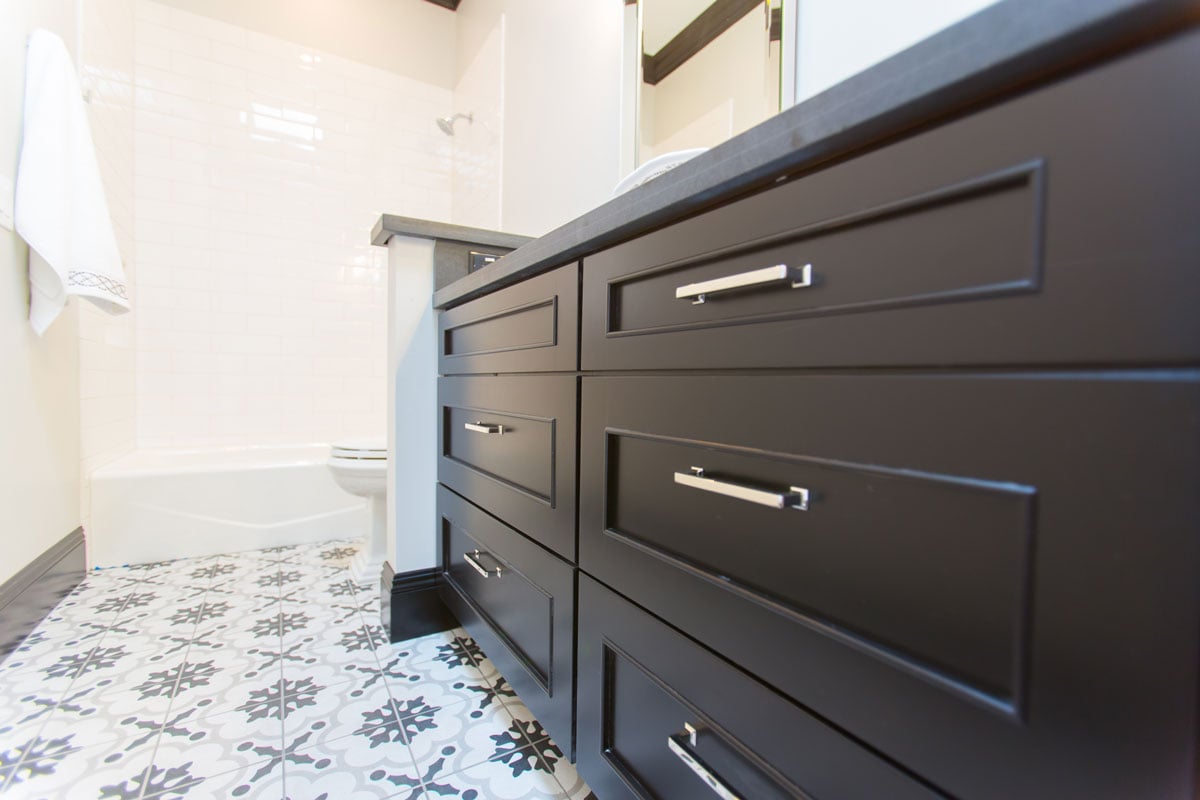 PV-Farms-Black-and-White-Transitional-Bathroom-Close-Up-Shot