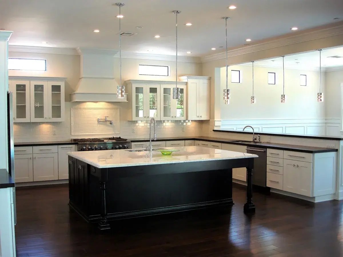 Scottsdale-Traditional-Kitchen-Black-opt