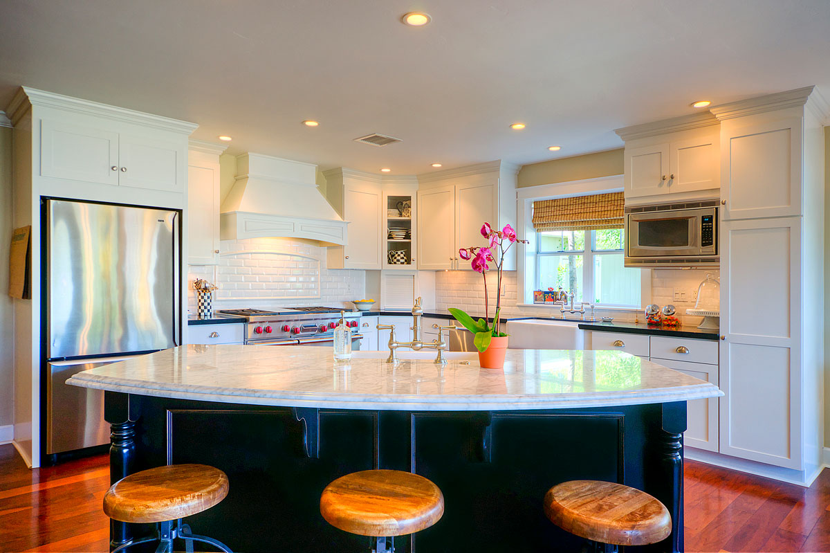 Central-Phoenix-Traditional-Kitchen-Bar-Stool-Seating