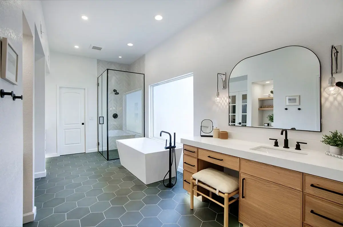 McCormick-Ranch-Trendy-Master-Bathroom-Bathtub