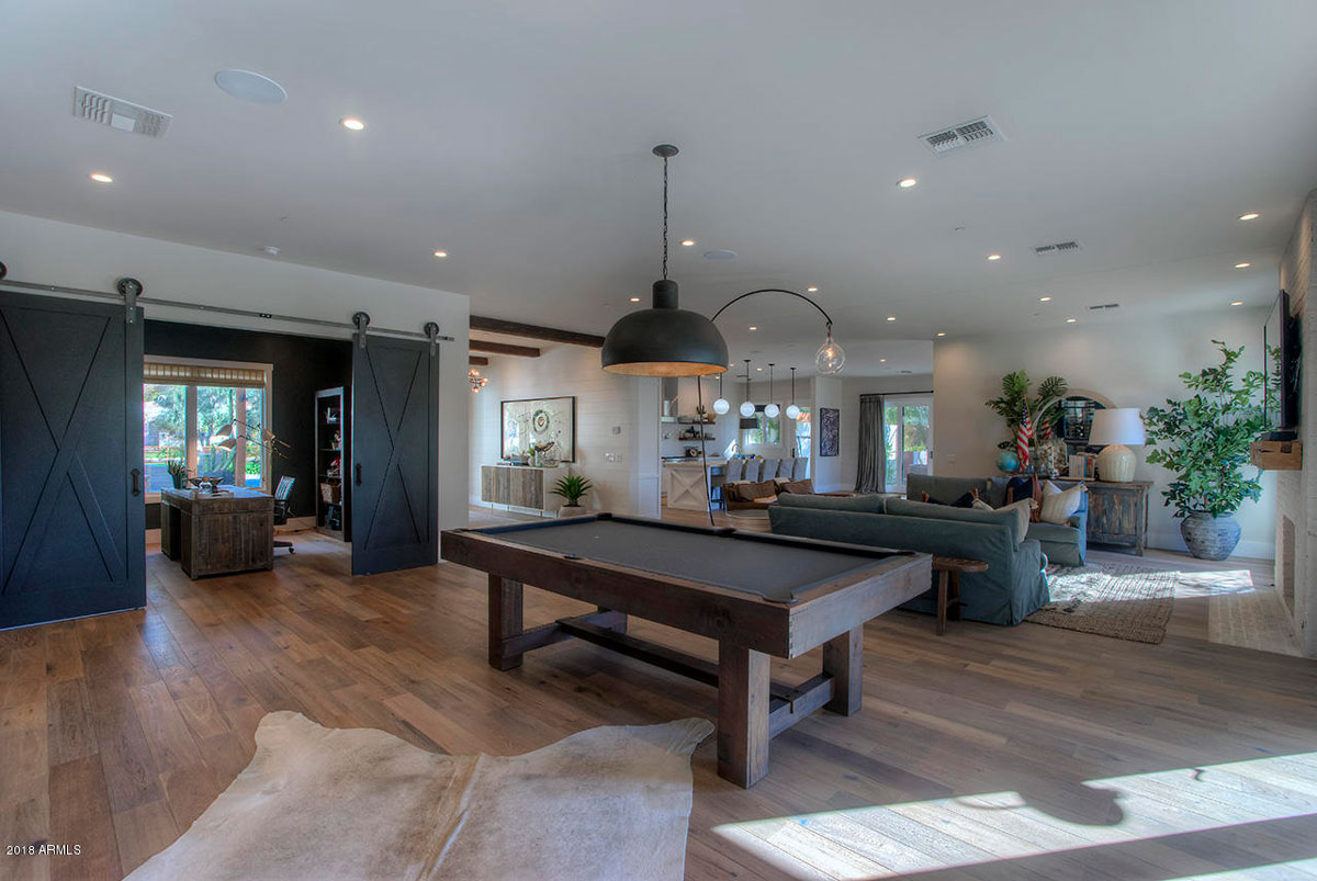 Paradise Valley Farms Family Room Pool Table