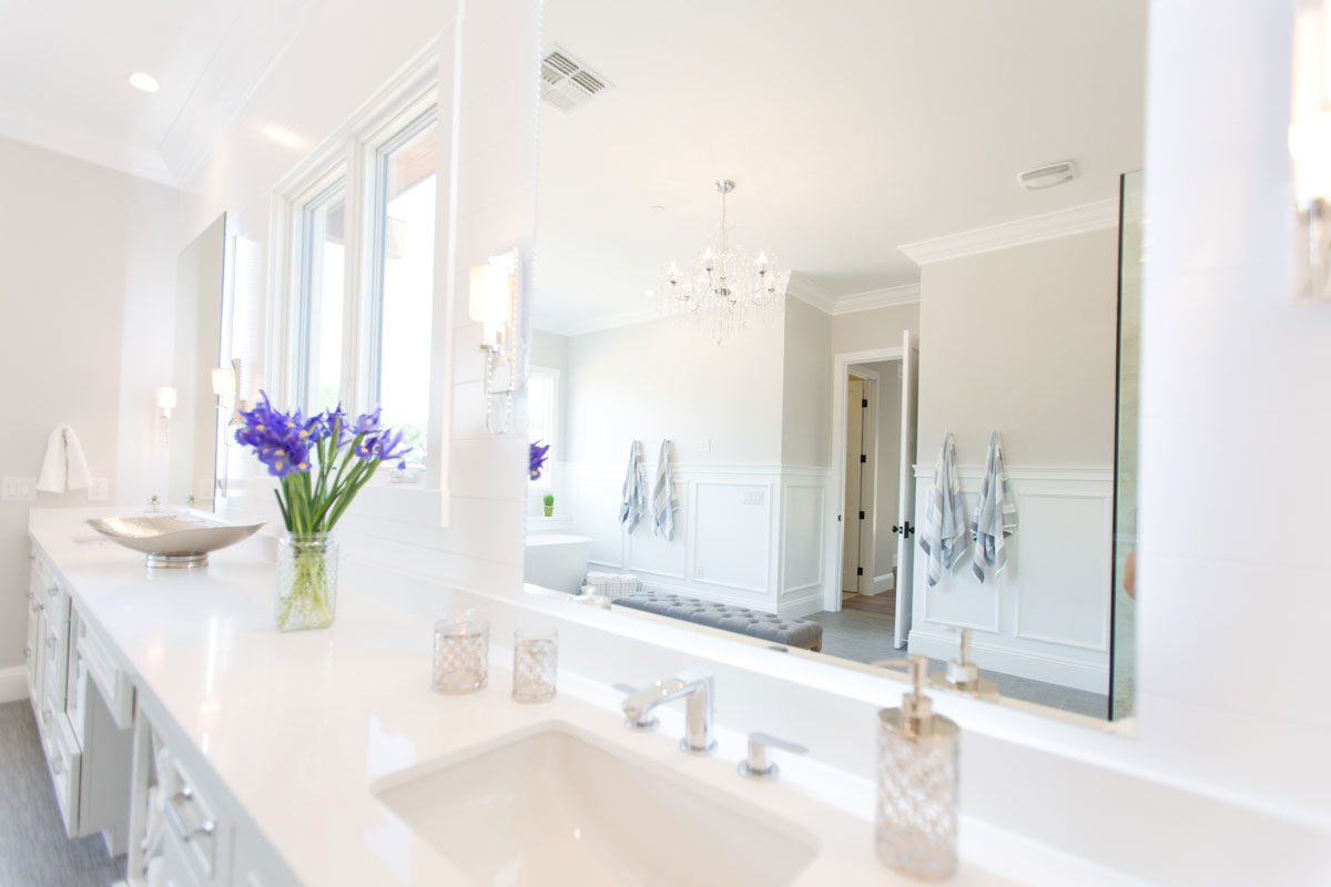 Pardise-Valley-Farms-Transitional-White-Bathroom-Mirror-Close-Up